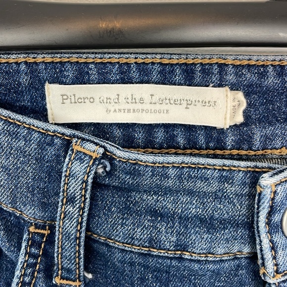 Pilcro and the Letterpress Embroidered Slim Boyfriend Jeans. Size 28. - Picture 4 of 14
